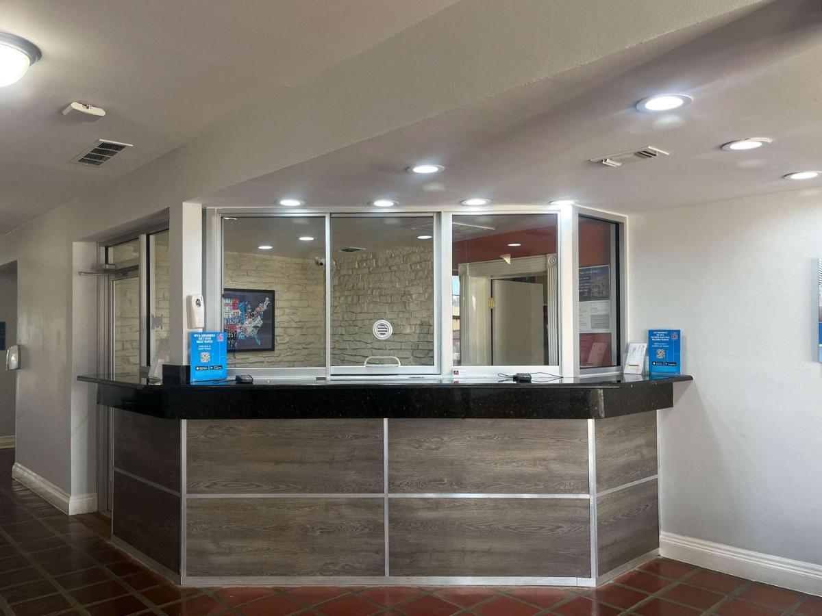 Motel 6 Dallas Tx Downtown Екстер'єр фото