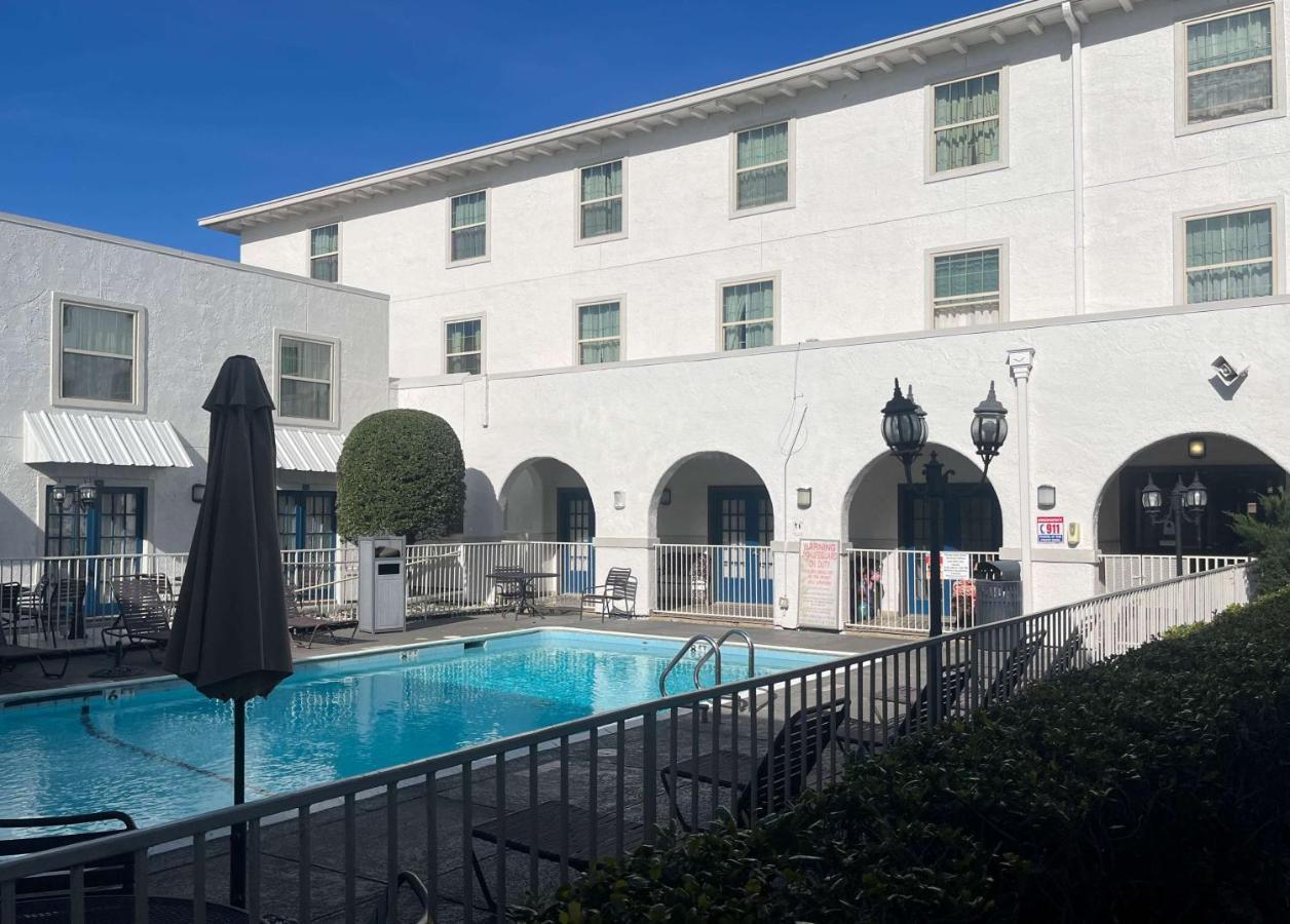 Motel 6 Dallas Tx Downtown Екстер'єр фото